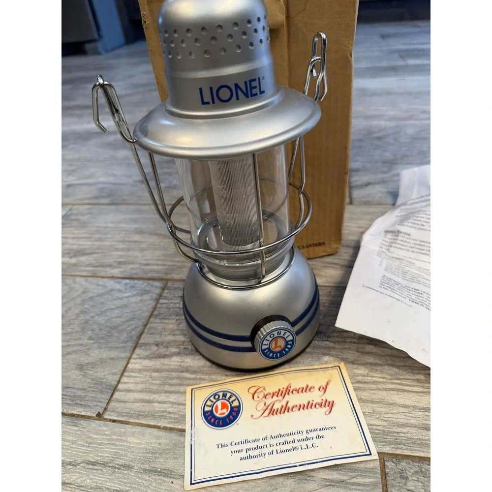 Lionel Conductor's Lantern COA LED 18722 Railroad Manual Box New Train
